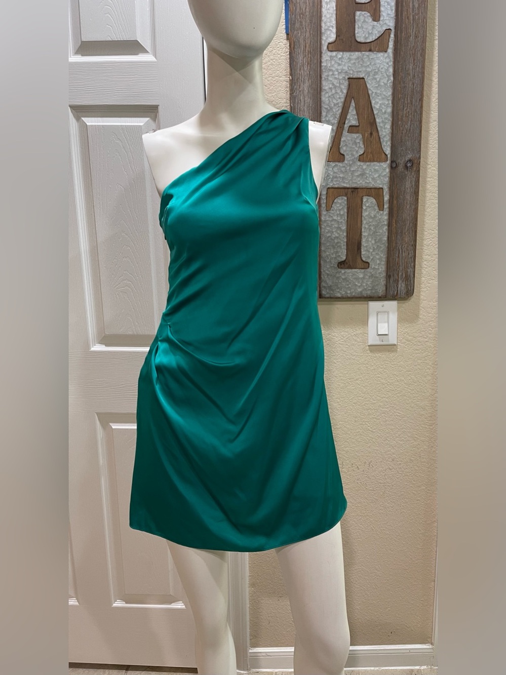 Hemline Exclusive Frida One-Shoulder Satin Mini Dress - Emerald Green - Size S